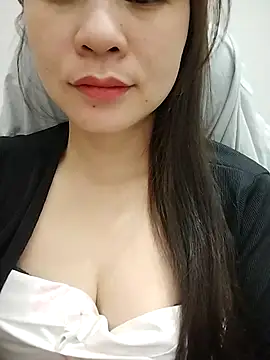 Girl Shy2000 online show from 11, 11, 2025