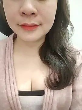 Girl Shy2000 online show from 6, 2, 2026