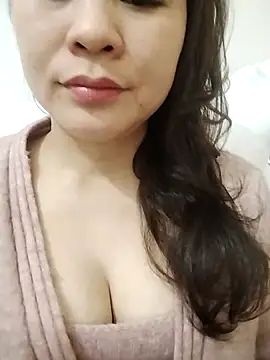 Girl Shy2000 online show from 13, 2, 2026