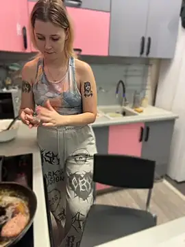 Crystal Neko online show from 15, 7, 2026