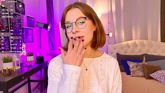 Bubblegum Babe  online show from 18, 10, 2025