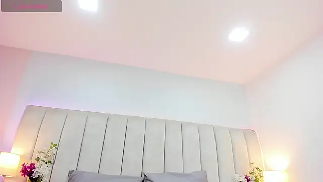 EllaaThorne online show from 18, 11, 2025