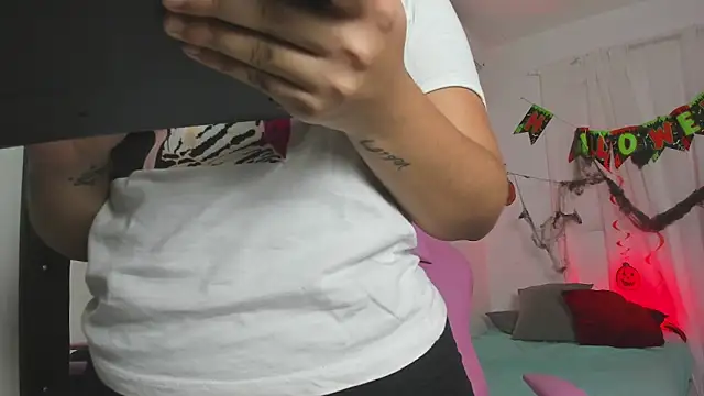 Snapshot of vanelope_smith chatting on 19, 10, 2025 vanelope smith online show from 19, 10, 2025