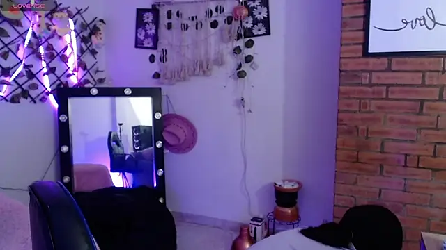 Snapshot of isa_bunny18 chatting on 7, 10, 2025 isa bunny18 online show from 7, 10, 2025