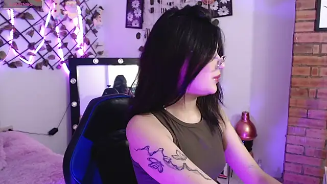 Snapshot of isa_bunny18 chatting on 8, 10, 2025 isa bunny18 online show from 8, 10, 2025