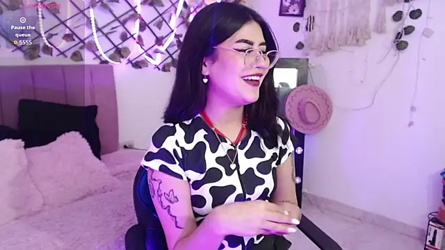 Snapshot of isa_bunny18 chatting on 24, 10, 2025 isa bunny18 online show from 24, 10, 2025