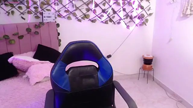 Snapshot of isa_bunny18 chatting on 12, 11, 2025 isa bunny18 online show from 12, 11, 2025