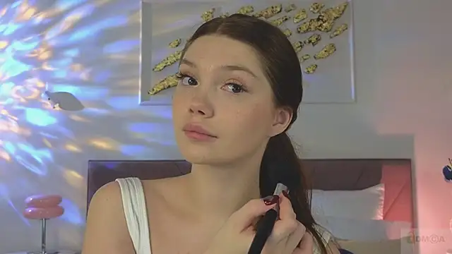 Nicole Broown  online show from 23, 11, 2025