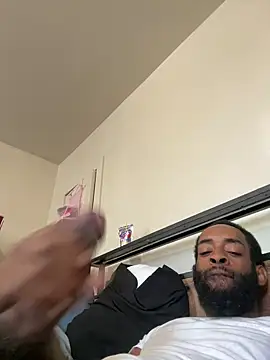 Snapshot of vaultclub chatting on 5, 10, 2025 vaultclub online show from 5, 10, 2025