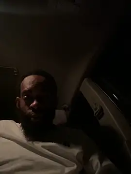 Snapshot of vaultclub chatting on 18, 10, 2025 vaultclub online show from 18, 10, 2025