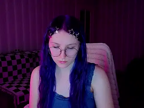 Snapshot of violet-siren-x chatting on 18, 6, 2026 violet-siren-x online show from 18, 6, 2026