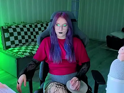 Snapshot of violet-siren-x chatting on 10, 7, 2026 violet-siren-x online show from 10, 7, 2026