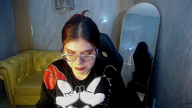 Snapshot of draviana_a_ chatting on 13, 11, 2025 draviana a online show from 13, 11, 2025