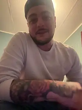 Snapshot of latenightguy chatting on 18, 6, 2026 latenightguy online show from 18, 6, 2026