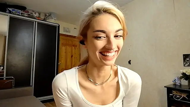 Snapshot of JillianBozak chatting on 13, 10, 2025 JillianBozak online show from 13, 10, 2025