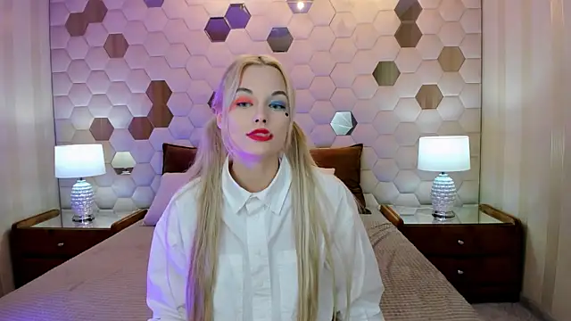 Snapshot of CallMeMargo chatting on 25, 9, 2025 CallMeMargo online show from 25, 9, 2025