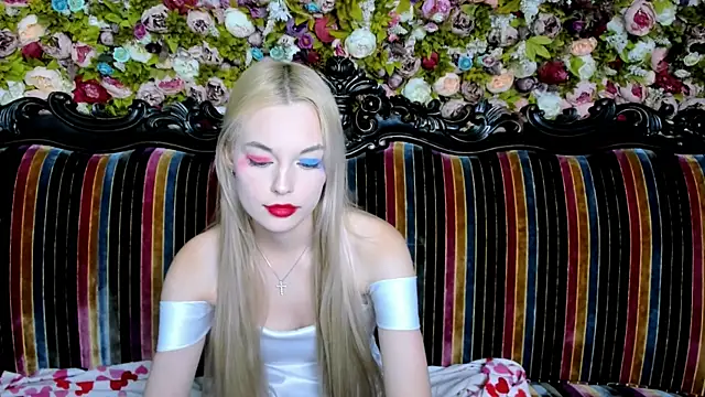 Snapshot of CallMeMargo chatting on 1, 10, 2025 CallMeMargo online show from 1, 10, 2025