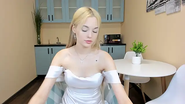 Snapshot of CallMeMargo chatting on 8, 10, 2025 CallMeMargo online show from 8, 10, 2025