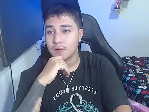 Snapshot of loki32men chatting on 11, 10, 2025 loki32men online show from 11, 10, 2025