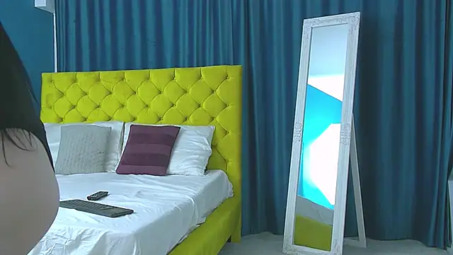 Snapshot of RubyHills chatting on 8, 11, 2025 RubyHills online show from 8, 11, 2025