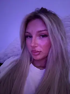 Snapshot of blondeeee chatting on 27, 4, 2026 blondeeee online show from 27, 4, 2026