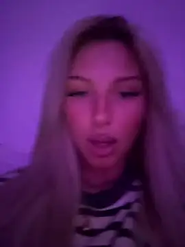 Snapshot of blondeeee chatting on 4, 5, 2026 blondeeee online show from 4, 5, 2026