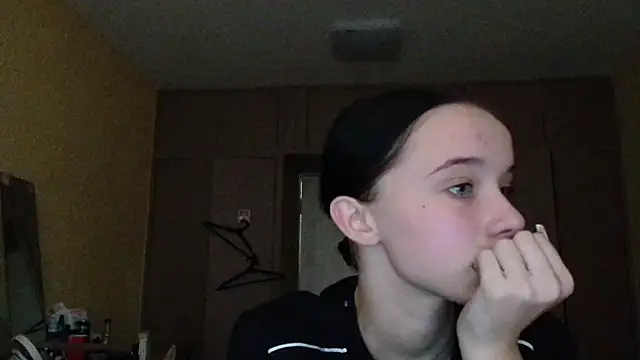 Snapshot of Emilia_Light chatting on 12, 10, 2025 Emilia Light online show from 12, 10, 2025