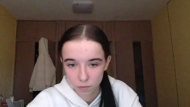 Snapshot of Emilia_Light chatting on 31, 10, 2025 Emilia Light online show from 31, 10, 2025