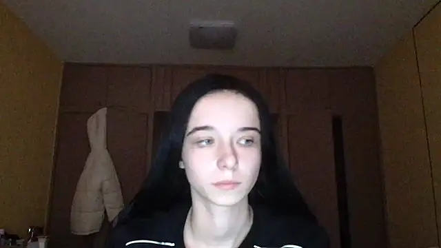 Emilia Light online show from 4, 11, 2025