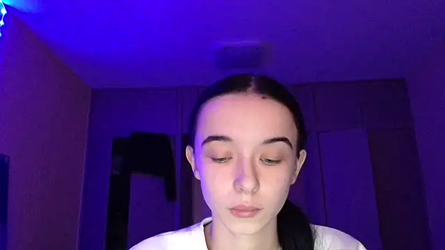 Emilia Light online show from 21, 11, 2025