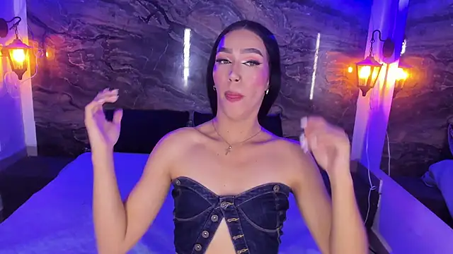 Snapshot of Chanel-munoz chatting on 2, 10, 2025 Chanel-munoz online show from 2, 10, 2025