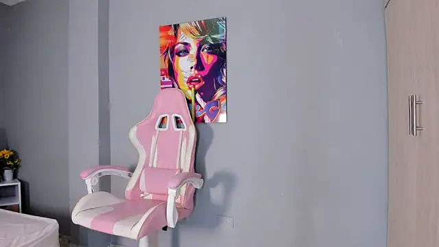 Athenea  fox online show from 20, 12, 2025