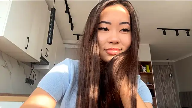 Snapshot of Ur_neighbor_Kira chatting on 24, 10, 2025 Ur neighbor Kira online show from 24, 10, 2025