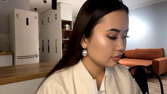 Snapshot of Ur_neighbor_Kira chatting on 2, 11, 2025 Ur neighbor Kira online show from 2, 11, 2025