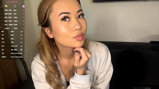 Ur neighbor Kira online show from 1, 3, 2026