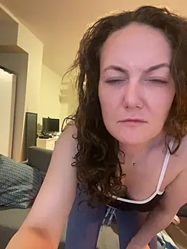 sexybriiiixoxo online show from 9, 5, 2026
