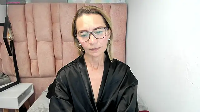 Issa Milf   online show from 18, 4, 2026