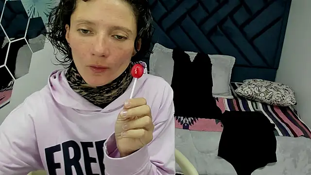 Snapshot of Valery_More__ chatting on 25, 10, 2025 Valery More online show from 25, 10, 2025