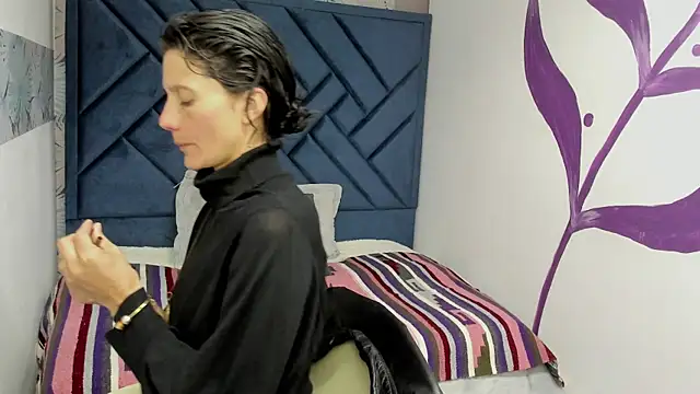 Snapshot of Valery_More__ chatting on 6, 11, 2025 Valery More online show from 6, 11, 2025