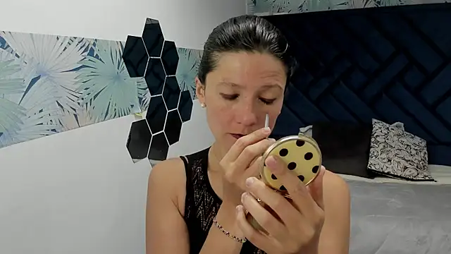 Snapshot of Valery_More__ chatting on 20, 11, 2025 Valery More online show from 20, 11, 2025