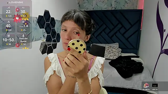 Snapshot of Valery_More__ chatting on 1, 12, 2025 Valery More online show from 1, 12, 2025