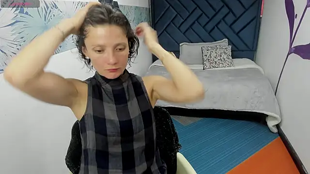 Snapshot of Valery_More__ chatting on 4, 12, 2025 Valery More online show from 4, 12, 2025