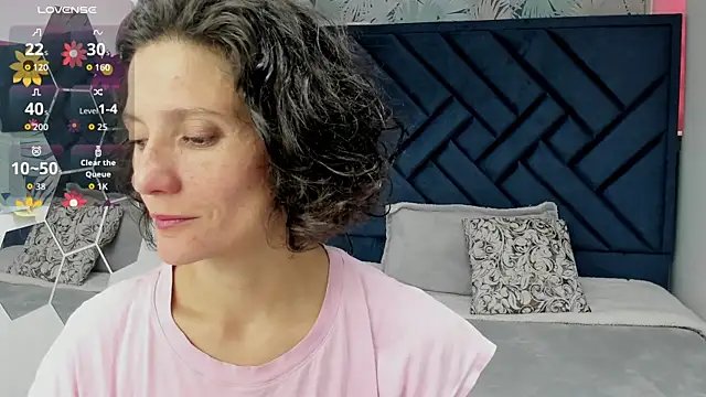 Snapshot of Valery_More__ chatting on 5, 12, 2025 Valery More online show from 5, 12, 2025