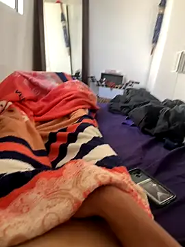 Snapshot of MCLZK chatting on 8, 11, 2025 MCLZK online show from 8, 11, 2025