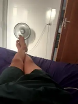 Snapshot of MCLZK chatting on 12, 11, 2025 MCLZK online show from 12, 11, 2025