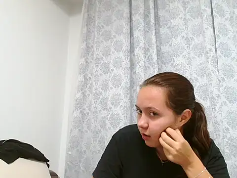 Snapshot of CamillaHessel chatting on 3, 10, 2025 CamillaHessel online show from 3, 10, 2025