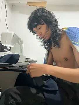 Snapshot of MadamLeRouge chatting on 25, 10, 2025 MadamLeRouge online show from 25, 10, 2025