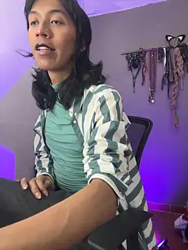 Snapshot of MadamLeRouge chatting on 5, 11, 2025 MadamLeRouge online show from 5, 11, 2025