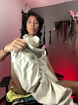 Snapshot of MadamLeRouge chatting on 7, 11, 2025 MadamLeRouge online show from 7, 11, 2025