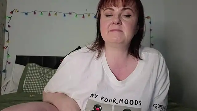 xJuicyLittlePrincessx online show from 24, 11, 2025